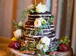 5 Inspirasi Cake Pengantin Tanpa Polesan