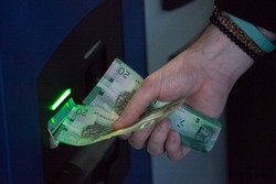 Di Bank Ini Tarik Uang di ATM Tak Perlu Kartu Debit