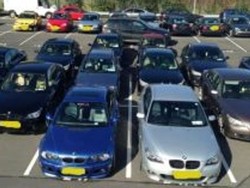 Pajak Tinggi, Banyak Pemilik Mobil Mewah Palsukan Data