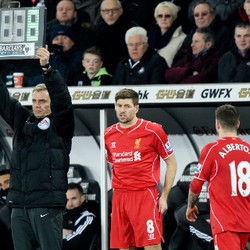 Carragher Tak Jagokan Gerrard Jadi Starter Saat Liverpool Hadapi MU