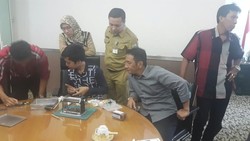 Merasa Belum Izin, Pembuat Gantungan Kunci Sambangi Lulung untuk Minta Maaf