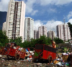 Bersihkan Jalan Protokol, Dinas Kebersihan Tangerang Angkut Sampah di Malam Hari