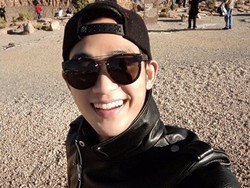 Senyum Lebar Kim Soo Hyun di Grand Canyon