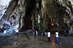 Mengintip Batu Caves, Tempat Ibadah Umat Hindu di Malaysia