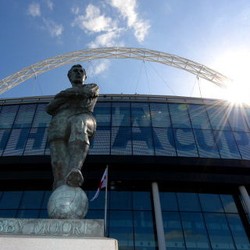 Patung-patung Bersejarah di Stadion Inggris