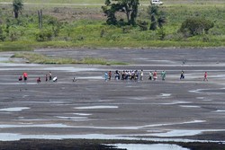 Danau Aneh di Trinidad, Isinya Aspal dan Lengket