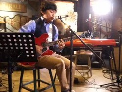 Meriahnya Penampilan Virzha dan Calvin Jeremy di Friday Hot Music