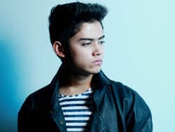 Popularitas Aliando dan Perumpamaan Gelas di Atas Meja