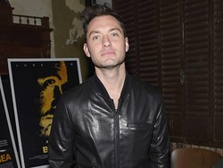 Selamat! Jude Law Dikaruniai Anak Ke-5 dari Mantan Pacar