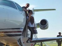 Makin Intim... Syahrini dan Dash Berlin Naik Jet Pribadi ke Yogyakarta