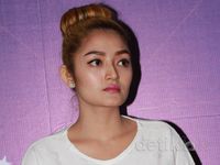Berambut Coklat, Siti Badriah Serius Banget