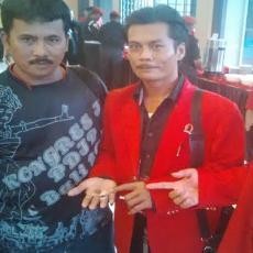 Konferda PDIP Jatim Diwarnai Bagi-bagi Batu Akik