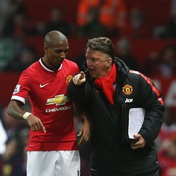 Abaikan Kritik terhadap Van Gaal, Young Ajak MU Fokus Pertandingan