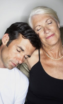 Penelitian: Banyak Pria yang Diam-diam Naksir dengan Ibu Mertuanya