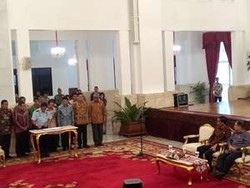 Dibisiki Menteri Susi, Jokowi: Semoga Kekayaan Laut Kita Belum Habis