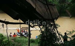 Siswa Jatuh di Jembatan Putus, PGRI: Seharusnya di Pelosok Dibangun Sekolah
