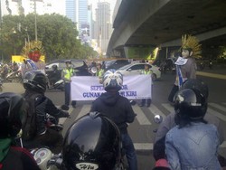 Ondel-Ondel Olala Sosialisasikan Tertib Lalulintas di TL Kuningan