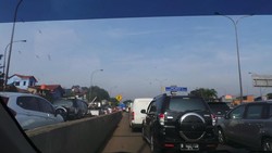 Tol JORR Pasar Rebo Masih Macet, Kecepatan 0-5 KM/Jam