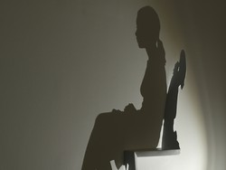 Seram! Patung Kayu Karya Seniman Jepang Ini Seperti Hantu Wanita