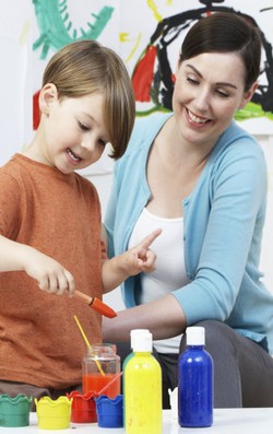 Cara Ibu Bekerja Maksimalkan Waktu dengan Anak Agar Tetap Dekat