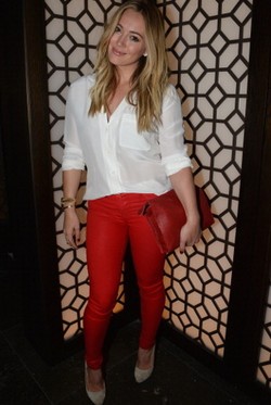 Penampilan Baru Hilary Duff dengan Rambut Hijau Mermaid