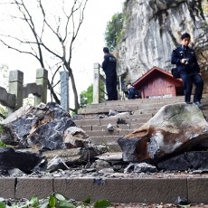 Tragis! 7 Turis Tewas Tertimpa Batu Besar di Pegunungan China