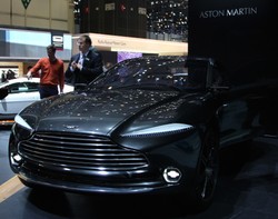 Mobil Keluarga Aston Martin DBX Pasti Masuk Indonesia