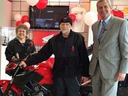 Miliki 54 Motor Selama Hidupnya, Kakek Ini Dihadiahi Motor Honda CB300F