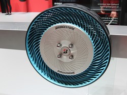 Ban Tanpa Udara Cocok di Jalanan Indonesia yang Berlubang