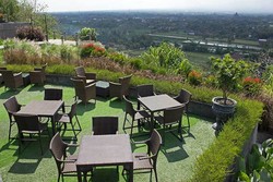 Resto Ini Tawarkan Wisatawan Pemandangan Terbaik ke Prambanan