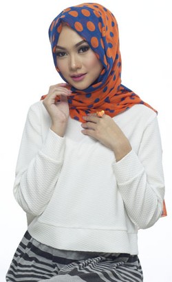 Tutorial Hijab ala Wanita Turki dengan Polyester Scarf