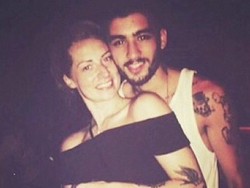 Beredar Foto Zayn Malik Mesra dengan Perempuan Lain