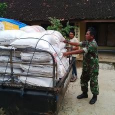 Dilepas Polisi, Pick Up Bermuatan Pupuk Ilegal Ganti Ditangkap TNI
