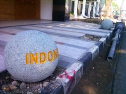 Cerita Ridwan Kamil Soal 109 Bola Batu Hiasi Trotoar Jalan Asia Afrika