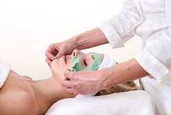 Jangan Berlebihan, Memutihkan Wajah Maksimal Seperti Warna Kulit Tubuh