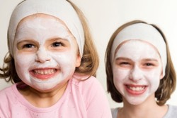 Tumbuh Dewasa, Kapan Sebaiknya Anak Mulai Kenal Perawatan Kulit?