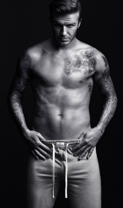 Selain Wanita, Pria pun Tergoda Lihat Foto Model Pria Pose Topless