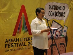 Penghargaan untuk Sitor Situmorang di Malam Pembukaan ASEAN Literary Festival