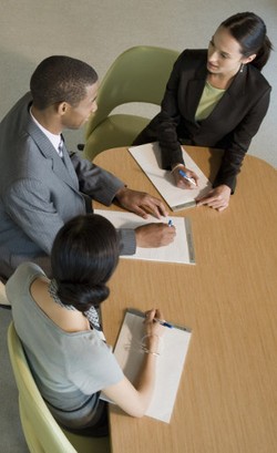 4 Penyebab Umum Terjadinya Persaingan di Dunia Kerja