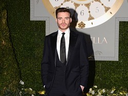Richard Madden Anggap Pesan Film Cinderella Ketinggalan Zaman