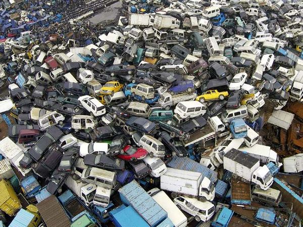 Sampah Mobil dan Motor Menggunung