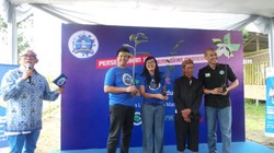 Mandi Air Panas Sambil Menjadi Wali Pohon di Desa Laksana Bandung