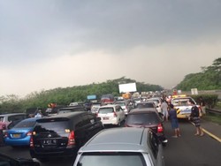 Imbas Demo di KM 21 Tol Jagorawi, Antrean Kendaraan Mencapai 7 Km