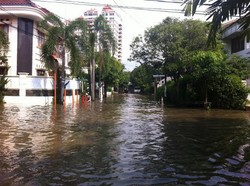 Tanggul Jebol di Petogogan, Puluhan Warga Mengungsi