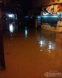 Perumahan di Petamburan Jakpus Tergenang Banjir 60 Cm