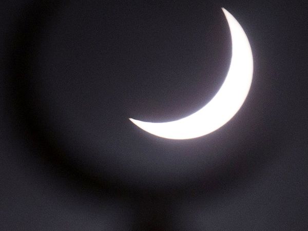 Indahnya Fenomena Gerhana Matahari