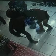 Empat Perampok Bawa Golok Gasak Uang dan Rokok di Alfamart