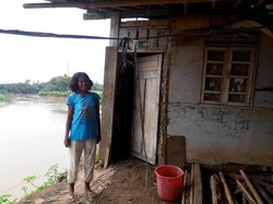 Kata Tetangga Soal Sosok Eni yang Hidup Sebatang Kara di Pinggir Kali Bekasi