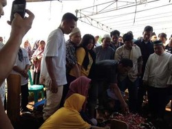 Masih Terpukul, Anak Korban Begal Sempat Enggan Tinggalkan Makam