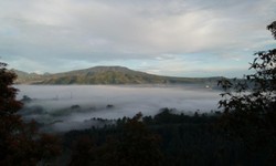 Kala Tebing Keraton Terlihat Seperti Negeri di Atas Awan
